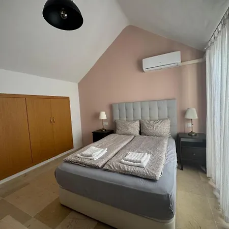 Casa Rosa Nova Марбелья