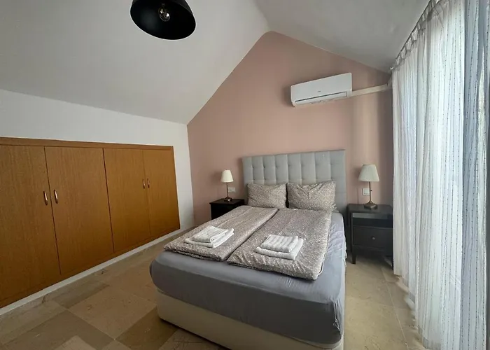 Casa Rosa Nova Marbella